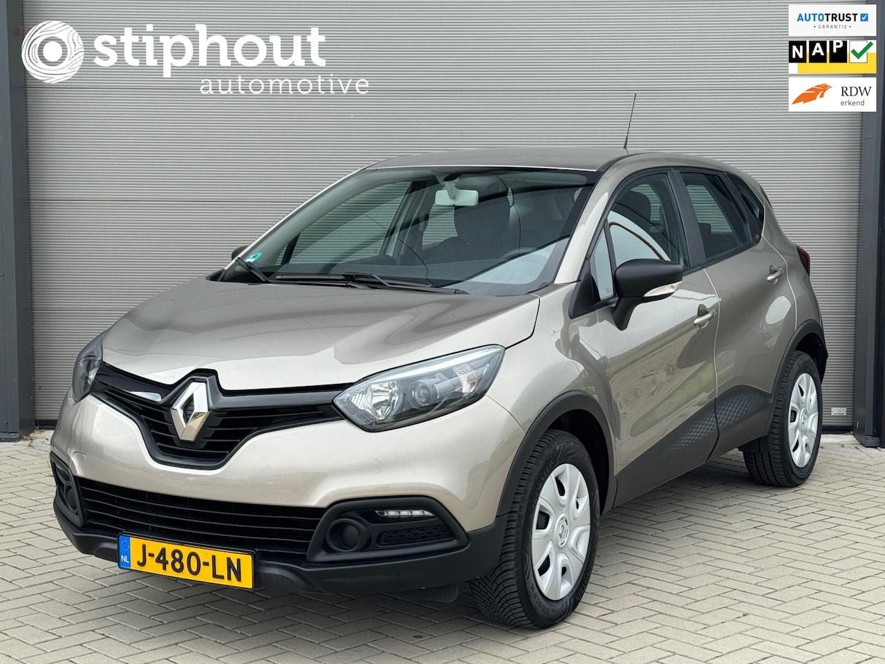 Renault Captur - 0.9 TCe Authentique | AIRCO | TREKHAAK | CRUISE - AutoWereld.nl