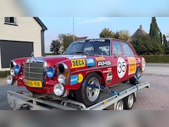 Mercedes-Benz 200-280 (W115) - Red Pig