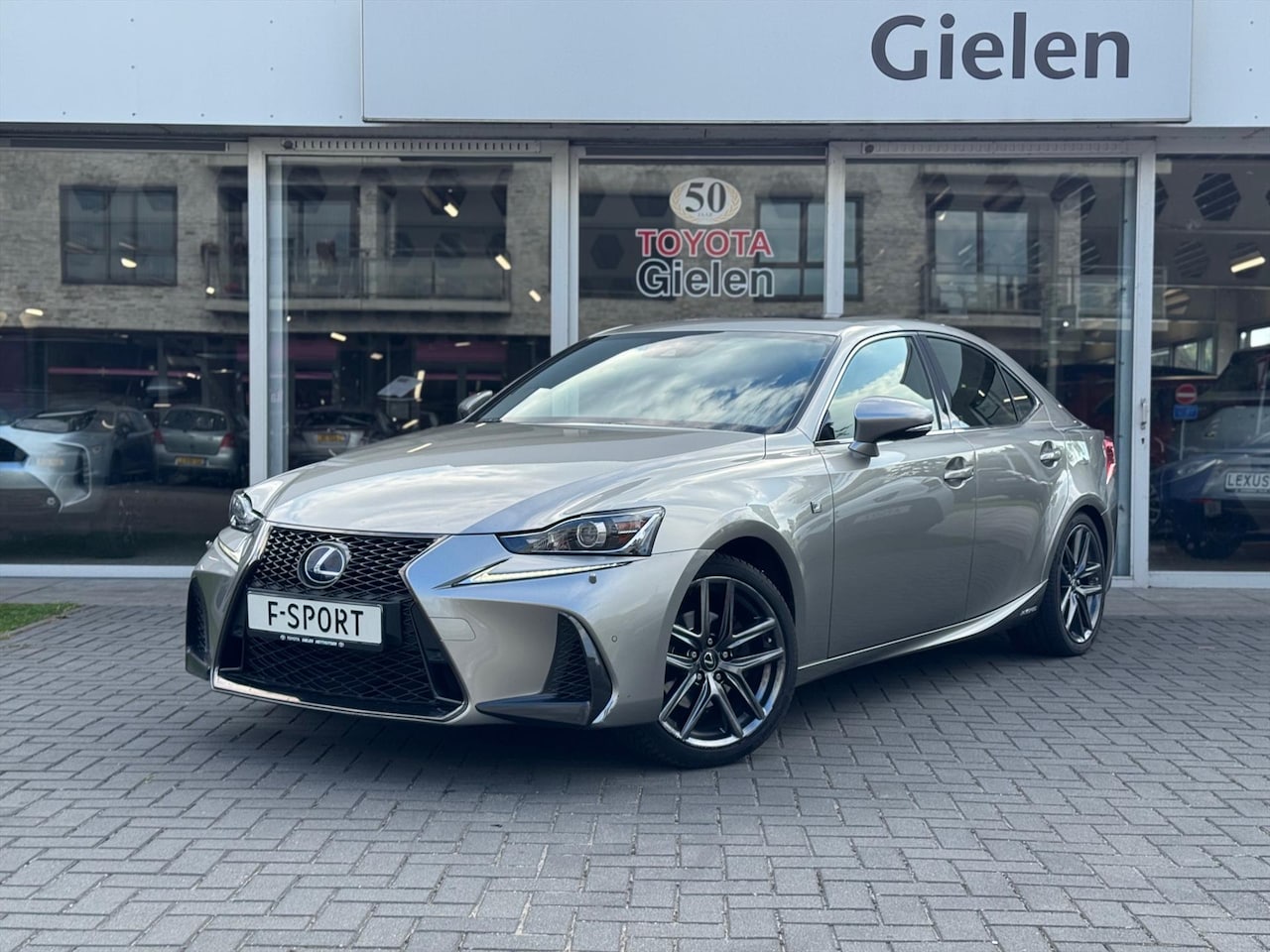 Lexus IS - 300h F Sport Line | Schuifdak, Trekhaak, Premium Navigatie, Stoelverwarming, Half leer, Pa - AutoWereld.nl