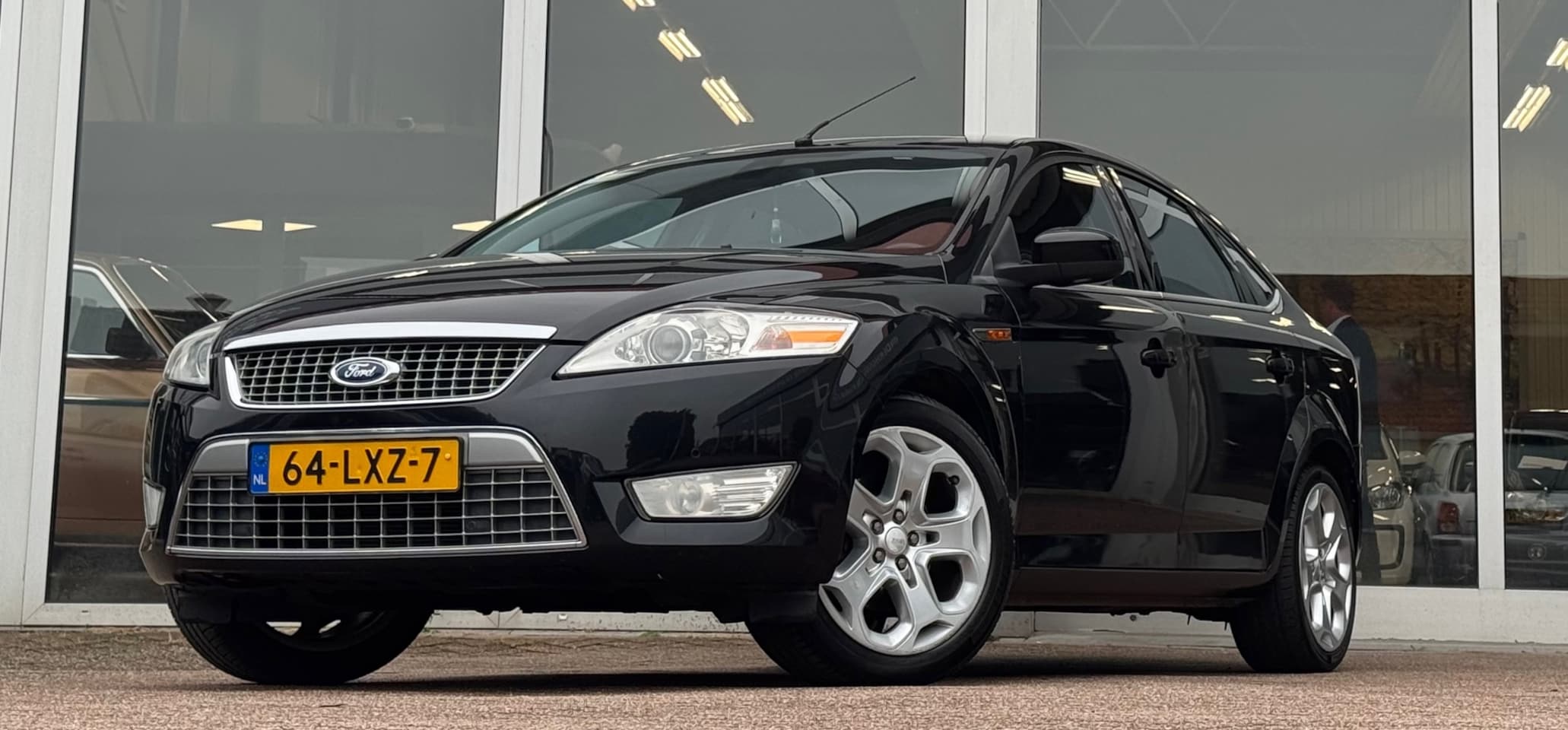 Ford Mondeo - 2.0i 16V Limited 3e Eigenaar Parkeerhulp voor & achter Navi - AutoWereld.nl