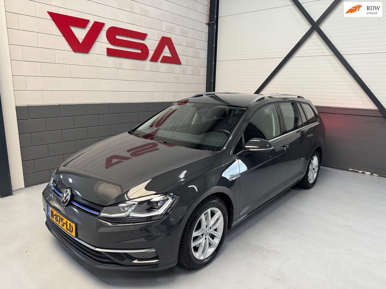 Volkswagen Golf Variant - 1.5 TSI Highline 1.5 TSI Highline, DSG, unieke kleur,flippers, stoelvw,CarPlay, Navi,full-opties, - AutoWereld.nl
