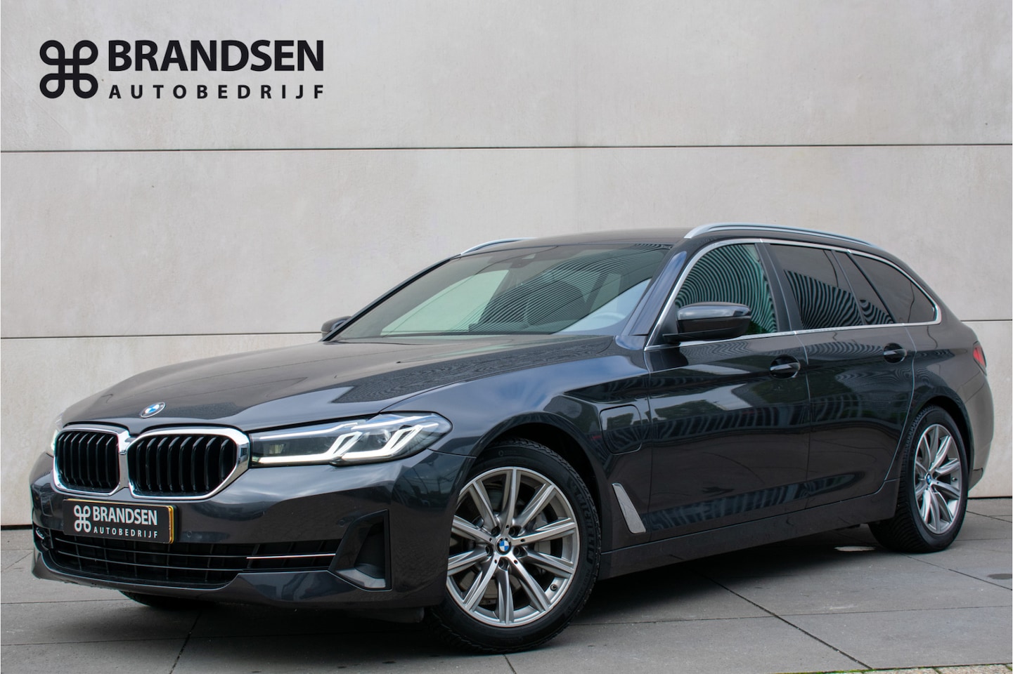 BMW 5-serie Touring - 530e Business Edition Plus -Luxury Line-Trekhaak-Leder- - AutoWereld.nl