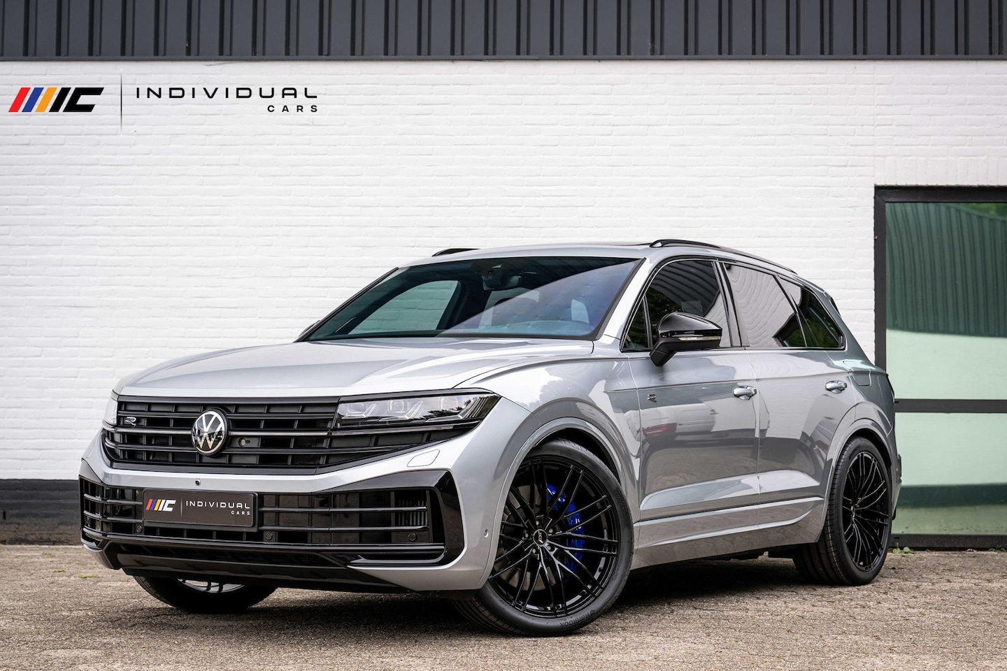 Volkswagen Touareg - 3.0 TSI eHybrid R 4M Nightvision DynAudio Trekhaak - AutoWereld.nl