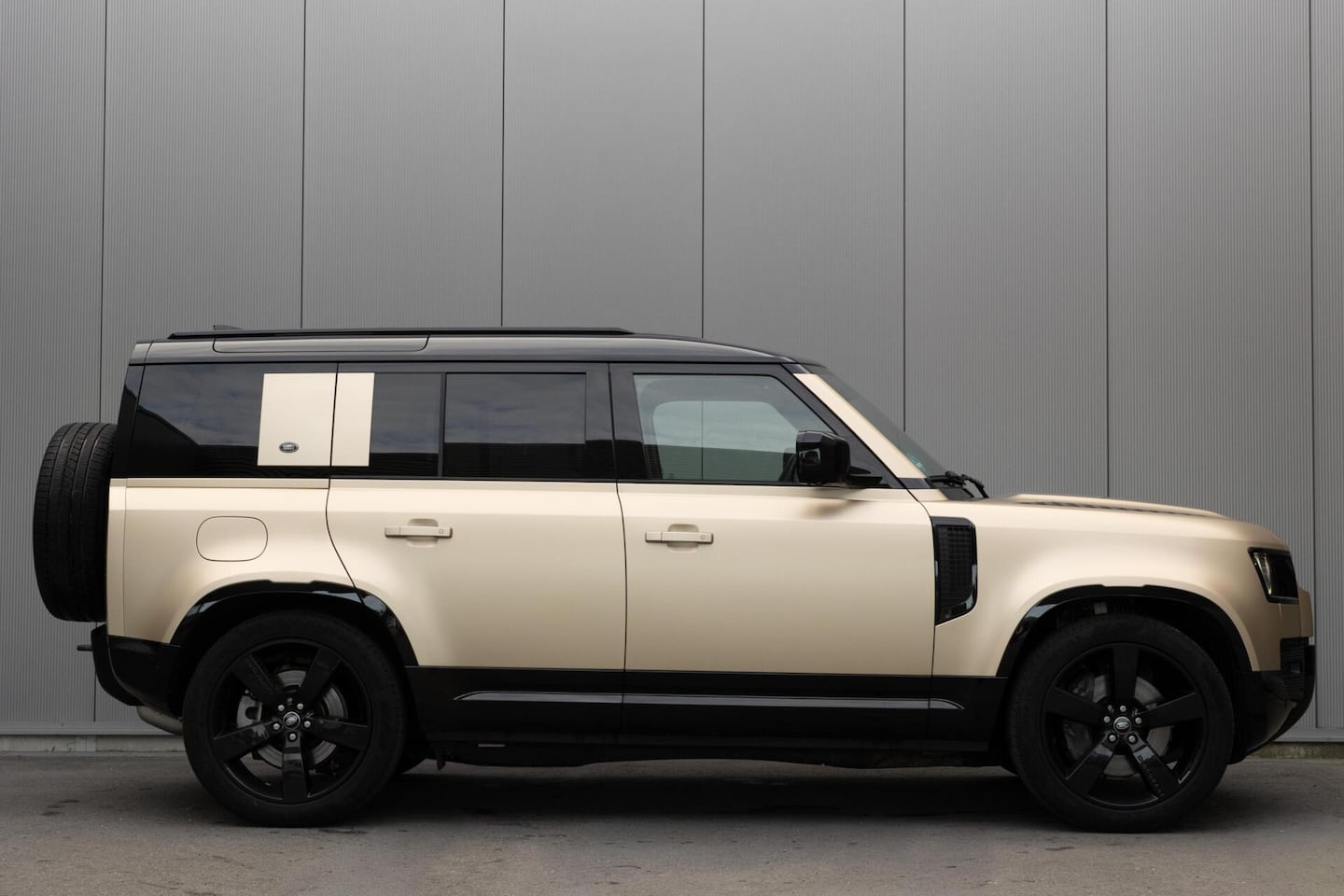 Land Rover Defender 110 - 3.0 D250 MHEV SE - AutoWereld.nl
