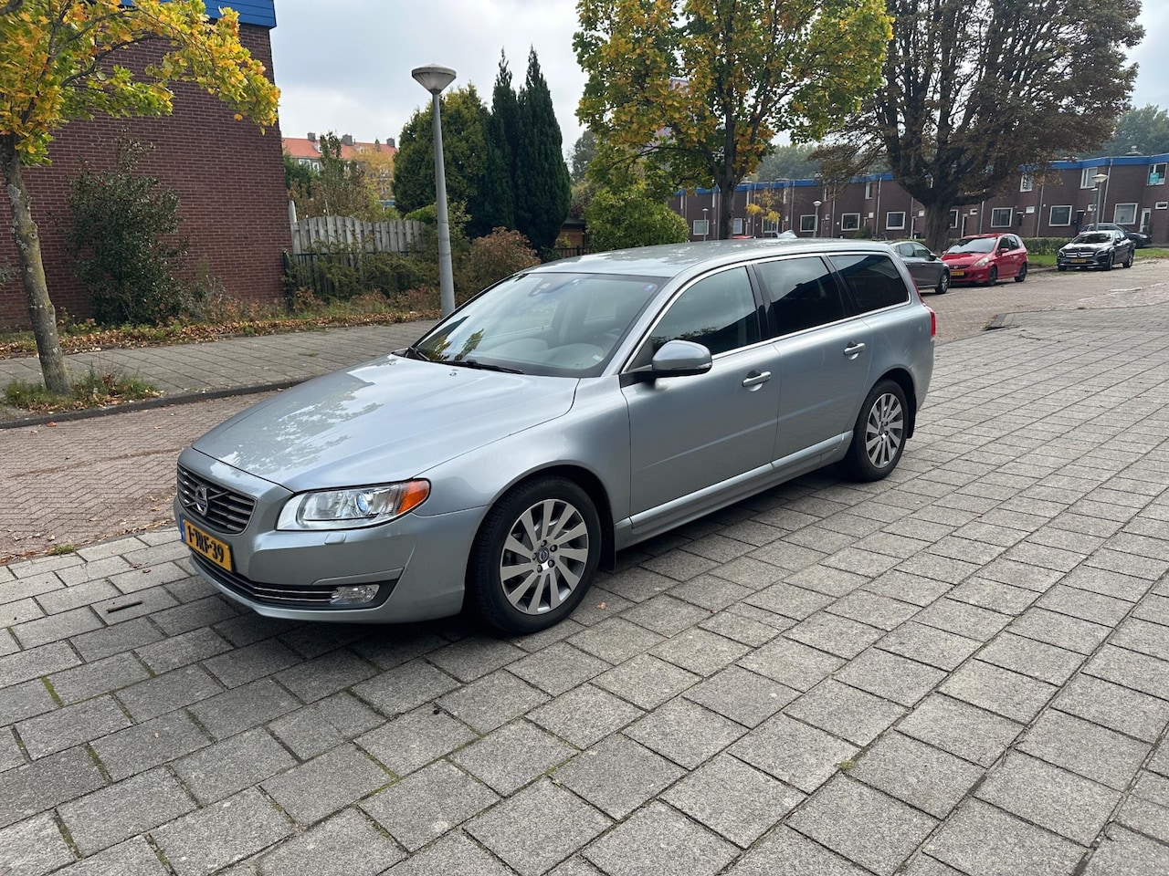 Volvo V70 - 2.0 D4 Nordic+ Leder Cruise Trekhaak - AutoWereld.nl
