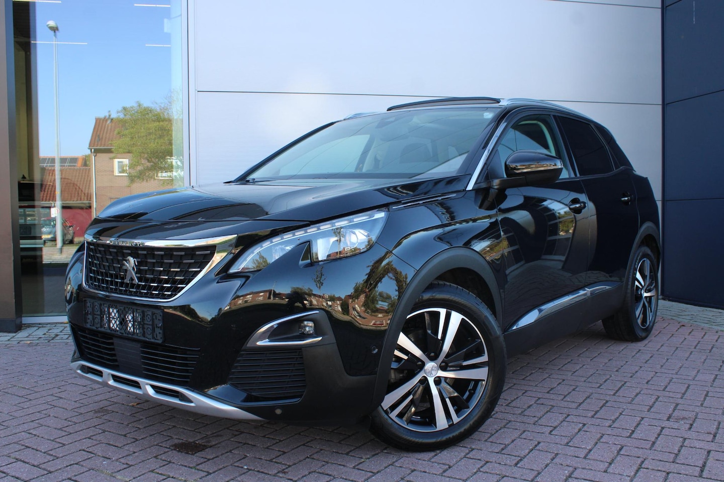 Peugeot 3008 - 1.2 PureTech 130pk Allure Automaat Airco Navi Camera Carplay Panoramadak 80.888km - AutoWereld.nl