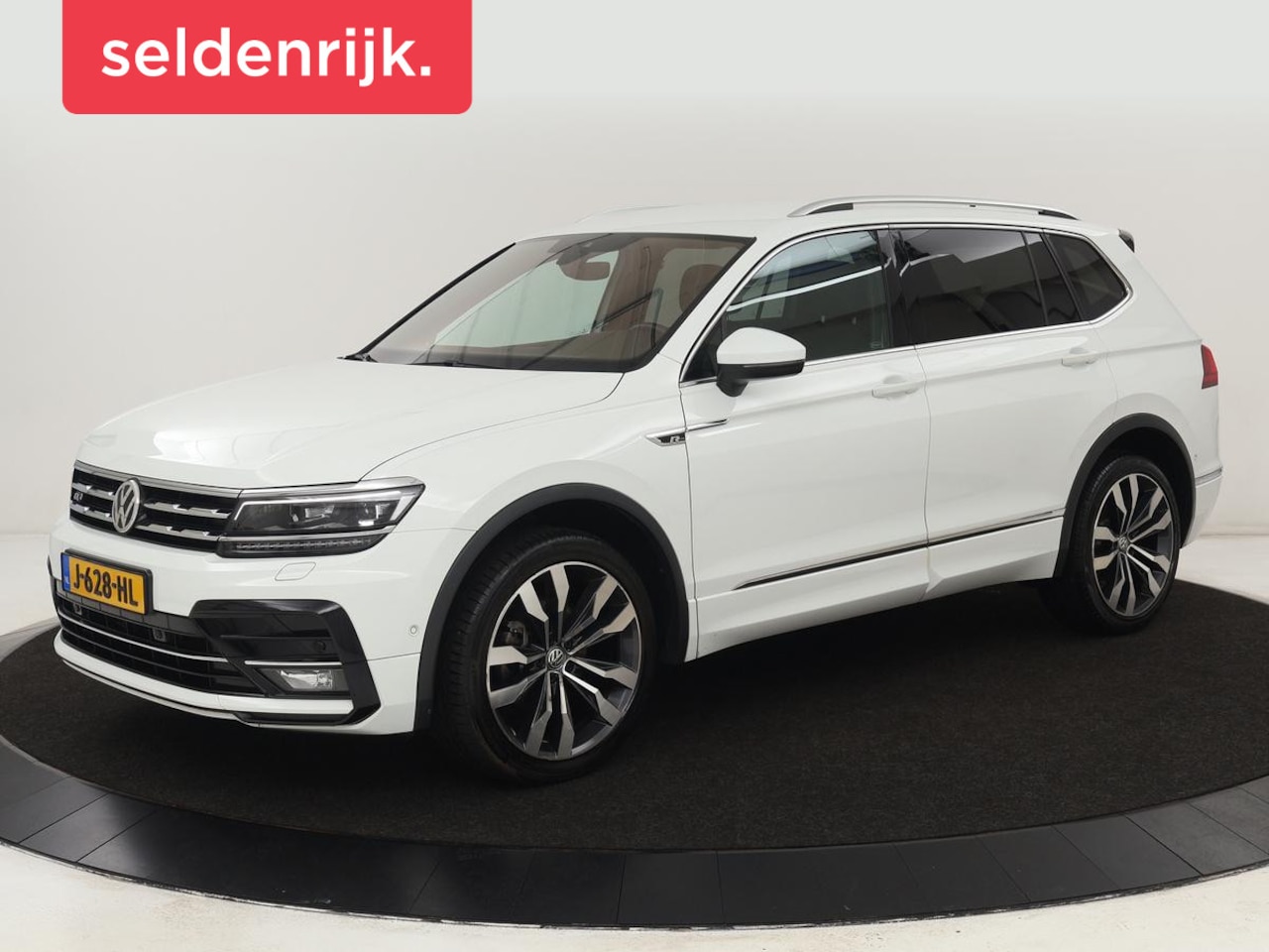 Volkswagen Tiguan Allspace - 1.5 TSI R Line | Stoelverwarming | Camera | Adaptive cruise | Carplay | Navigatie | Full L - AutoWereld.nl