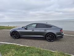 Audi A5 Sportback - 1.4 TFSI Sport S-line Edition Daytona grijs | Sfeerverlichting | 20" RS5 | Black Optic | Tuned By Hartog