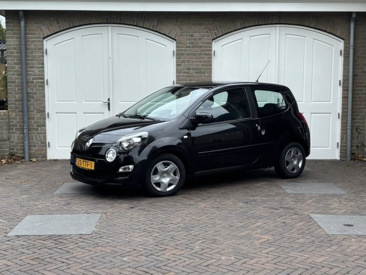Renault Twingo - 1.2 16V Authentique met Trekhaak - AutoWereld.nl
