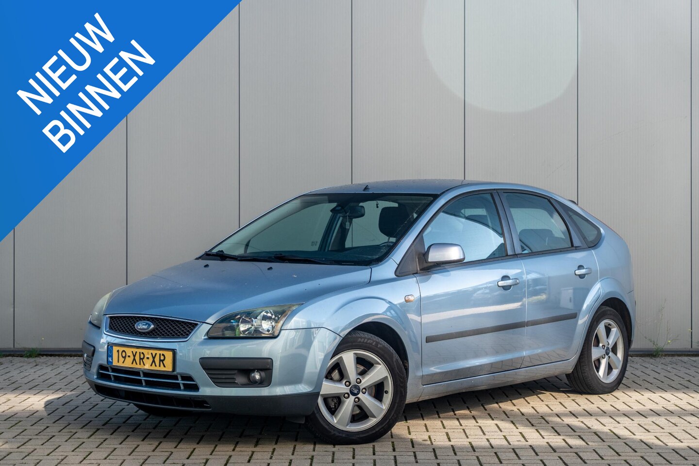 Ford Focus - 1.6-16V Futura Lees tekst lichte schade rechts voor. - AutoWereld.nl
