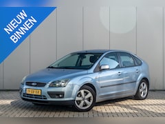 Ford Focus - 1.6-16V Futura Lees tekst lichte schade rechts voor