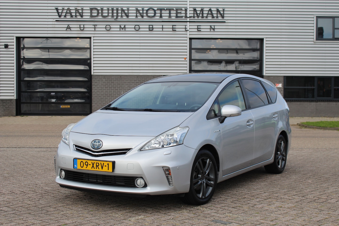 Toyota Prius Wagon - 1.8 Dynamic 96g / Keyless / Camera / Panoramadak / N.A.P. - AutoWereld.nl