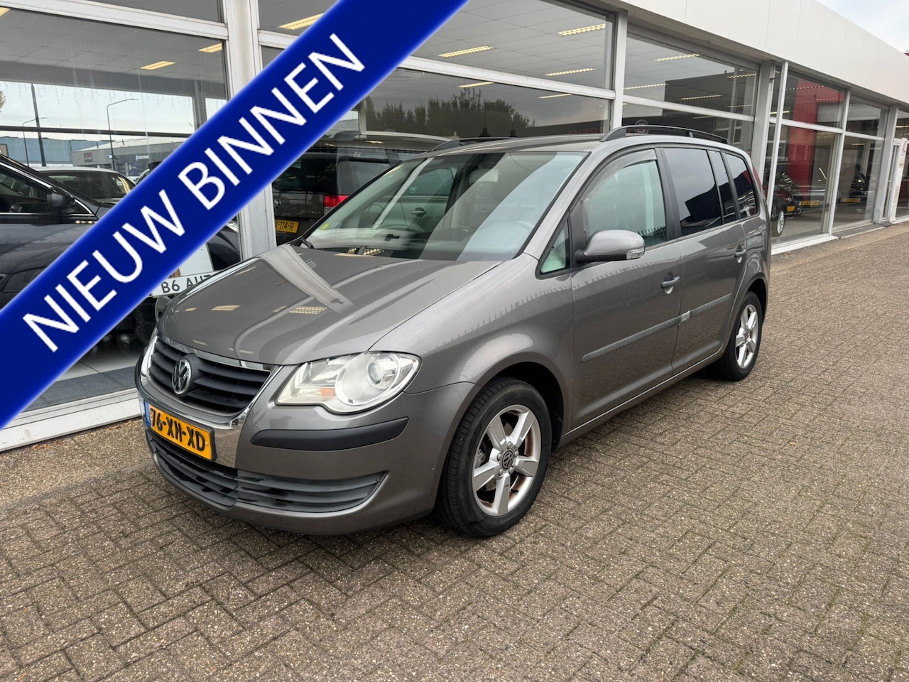 Volkswagen Touran - 1.6 Trendline Business | Cruise control | Elektrische ramen | Trekhaak | Airco | APK tot 1 - AutoWereld.nl