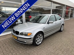 BMW 3-serie - 320i Executive | Automaat | Elektrische ramen | Cruise control | Airco | Trekhaak | APK to