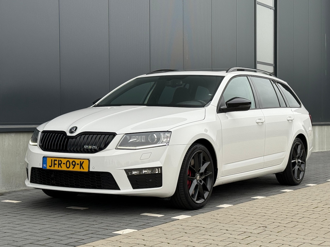 Skoda Octavia Combi - 2.0 TSI RS Challenge 220PK 2015 PANO - AutoWereld.nl