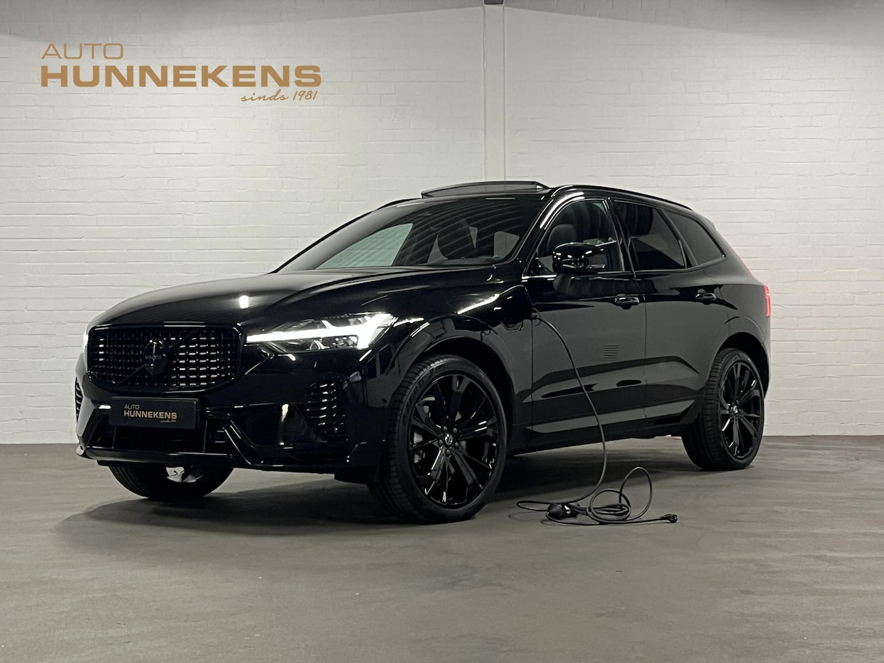 Volvo XC60 - 2.0 T6 Plug-in hybrid Black Edition | Open dak | Trekhaak | Long range | Adapt. Cruise con - AutoWereld.nl