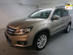 Volkswagen Tiguan - 2.0 TDI Sport&Style EURO6 / NAVI / ECC / PDC