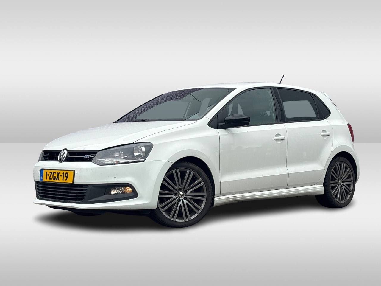 Volkswagen Polo - 1.4 TSI BlueGT / Navigatie / Parkeerhulp V+A / Sport Select / 17'' / Cruise Control - AutoWereld.nl