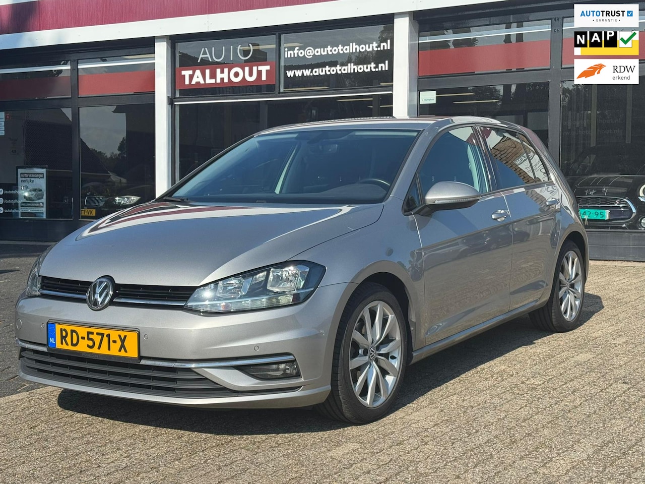 Volkswagen Golf - 1.0 TSI Comfortline Business - APPLE CARPLAY, ALCANTARA, MASSAGESTOELEN, 6 BAK, STOELVERWA - AutoWereld.nl