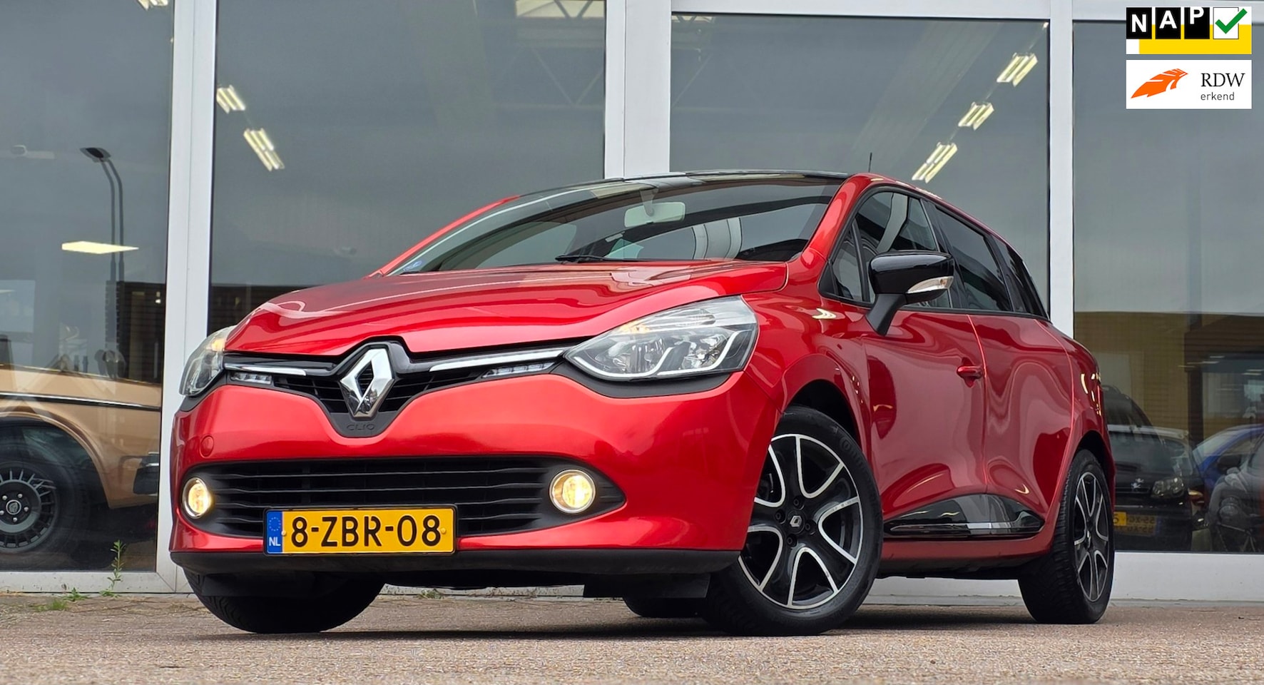 Renault Clio Estate - 0.9 TCe Dynamique Pano 1e Eigenaar 100% Dealeronderhouden Trekhaak Navi - AutoWereld.nl