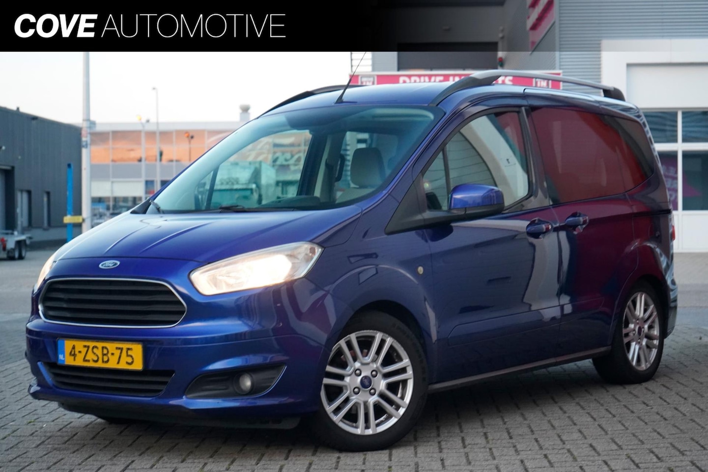 Ford Tourneo Courier - 1.0 Titanium | STOELVERWARMING | BLEUTOOTH - AutoWereld.nl