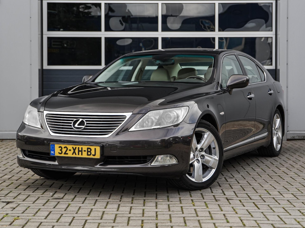 Lexus LS 460 - Luxury | Schuifdak | Xenon | Keyless | Stoelkoeling | Camera | Navi | PDC v+a - AutoWereld.nl