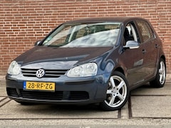 Volkswagen Golf - 1.6 FSI Trendline