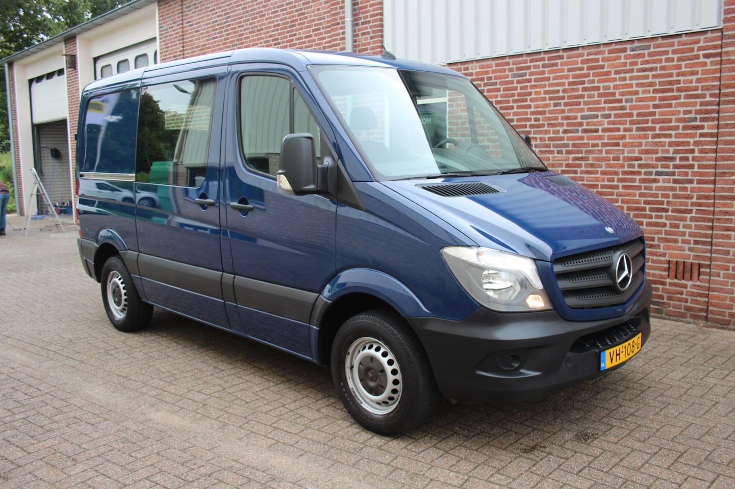 Mercedes-Benz Sprinter - 210 2.2 CDI 325 * Rolstoelbus / Lift / Aangepast * - AutoWereld.nl