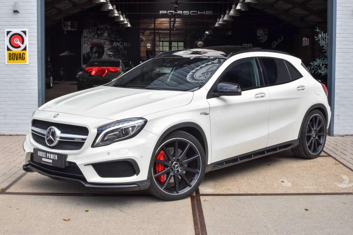 Mercedes-Benz GLA-Klasse - AMG 45 4MATIC Premium Plus *Pano | Sportuitlaat | Dealeronderhouden | ACC | Harman Kardon - AutoWereld.nl
