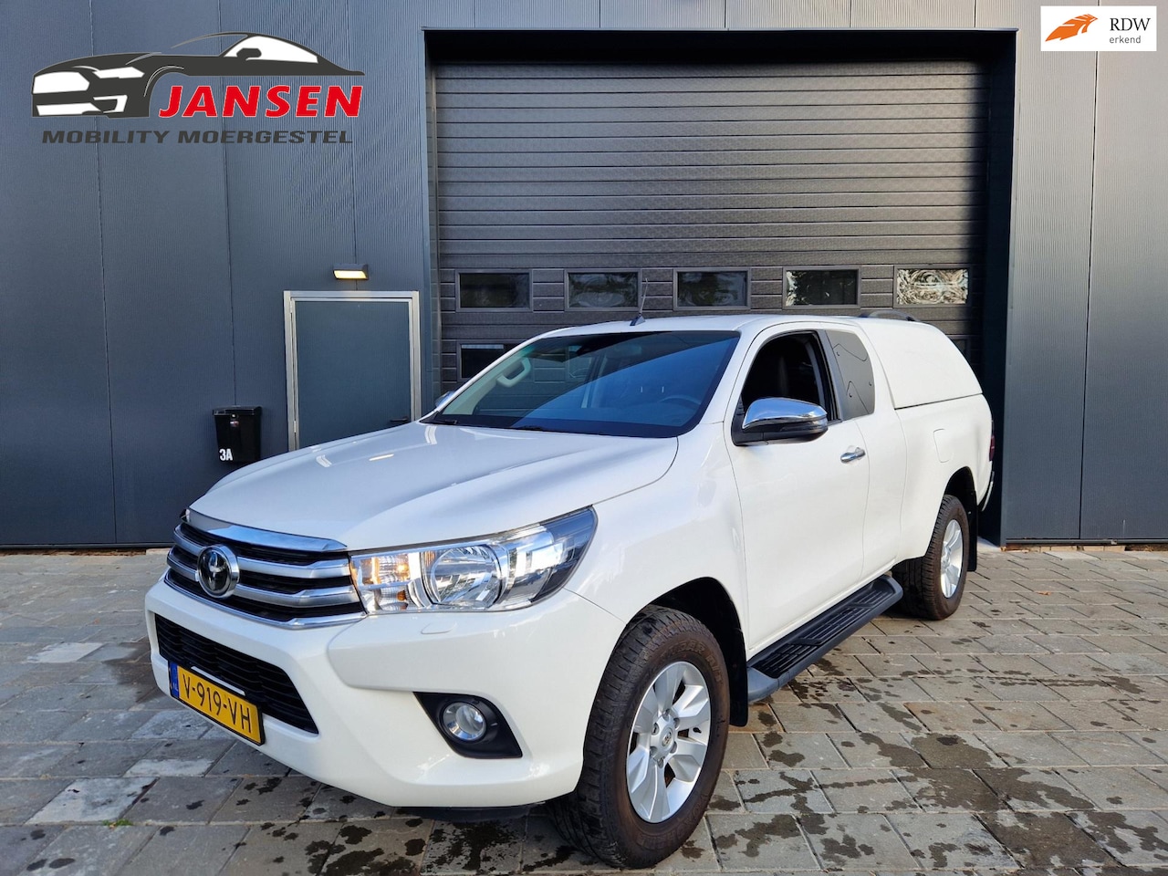 Toyota HiLux - 2.4 D-4D-F Xtra Cab Professional |Trekhaak | Cruise | Lane Ass | NAVI | Camera - AutoWereld.nl