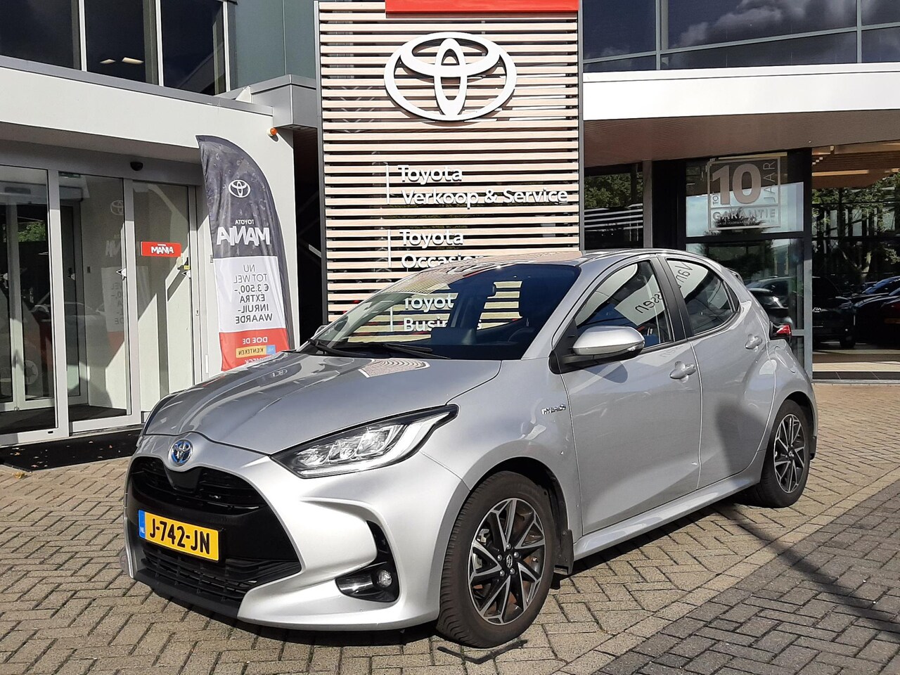 Toyota Yaris - 1.5 Hybrid First Edition TREKHAAK ALL SEASON NAVI KEYLESS APPLE/ANDROID LED-PAKKET AD-CRUI - AutoWereld.nl
