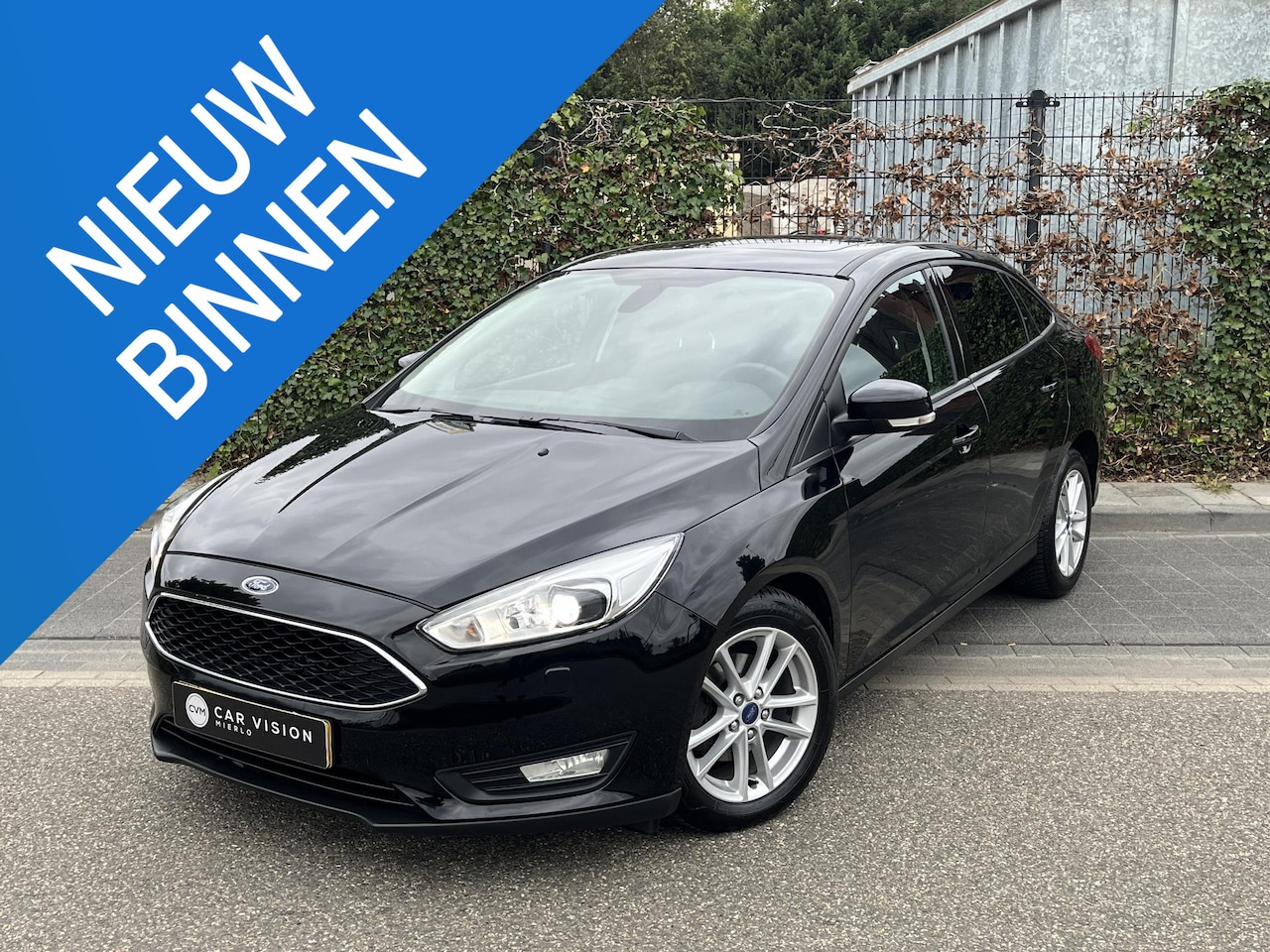Ford Focus - 1.0 Titanium * Navi * Nieuwe Distr. * Dealerond * Garantie - AutoWereld.nl