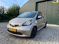 Toyota Aygo - 1.0-12V + 5drs/ Airco / Elek. ramen / Leer / DAB / APK