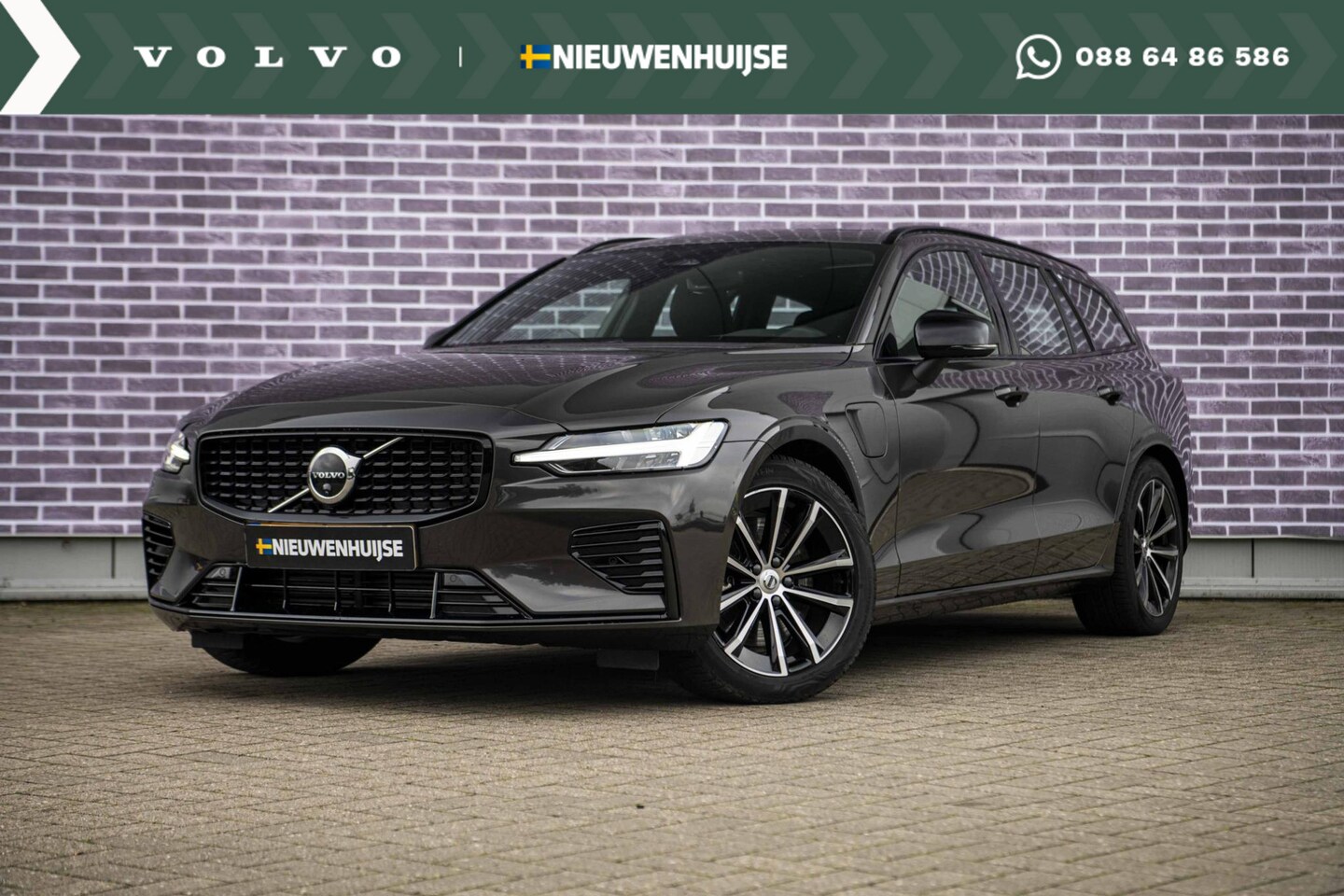 Volvo V60 - 2.0 T6 Plug-in hybrid AWD Plus Dark | Trekhaak | Panoramadak | Adaptieve cruise control | - AutoWereld.nl