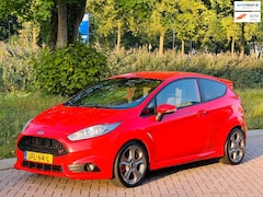 Ford Fiesta - 1.6 ST2 2014 Nieuwe Riem/Apk/Achteruitrijcamera/Navi/Cruize