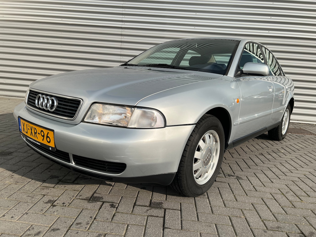 Audi A4 Limousine - 1.6 Advance Mooie youngtimer met unieke controleerbare kilometerstand - AutoWereld.nl