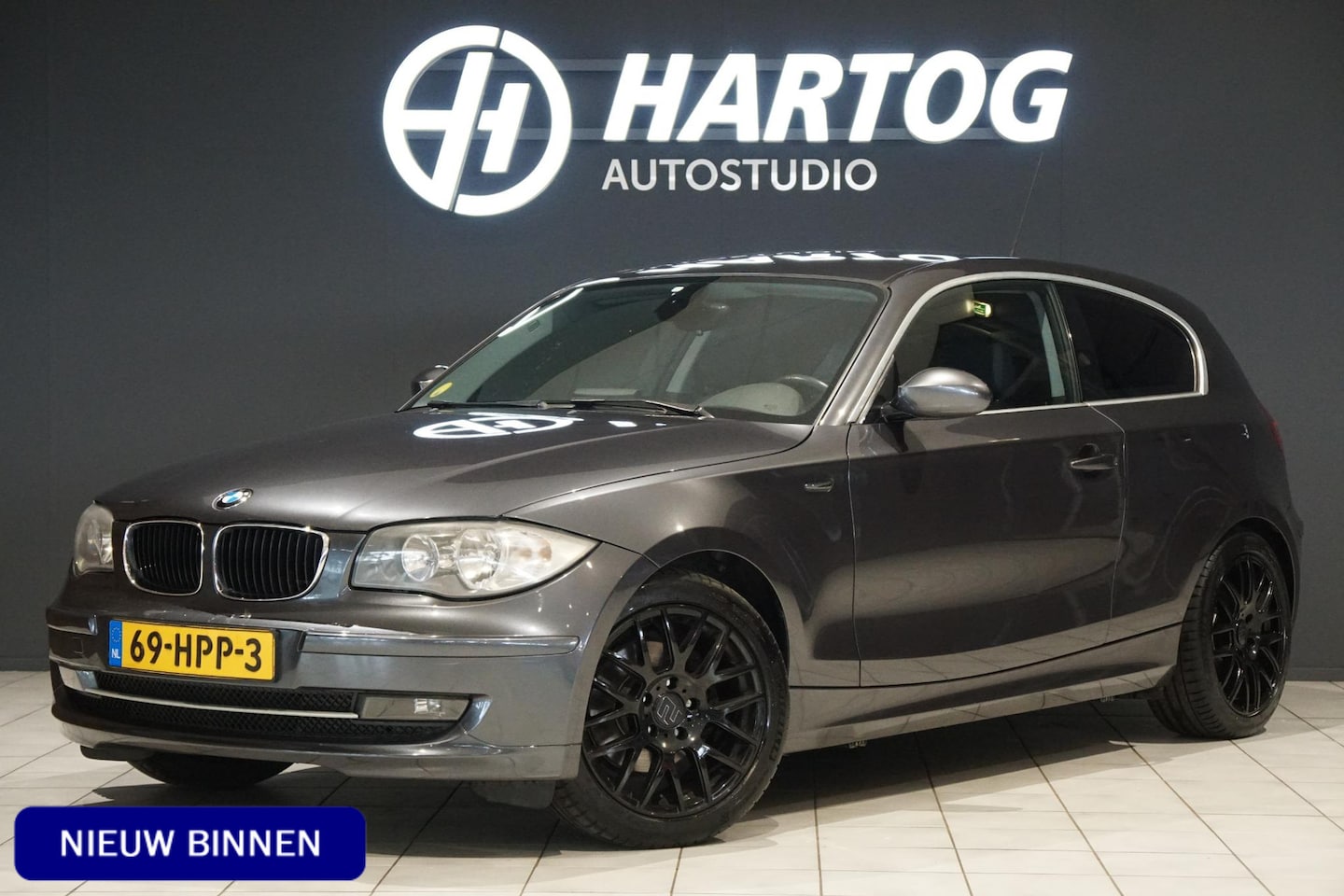 BMW 1-serie - 120i Business Line 170PK + NAVI / TREKHAAK / PDC - AutoWereld.nl