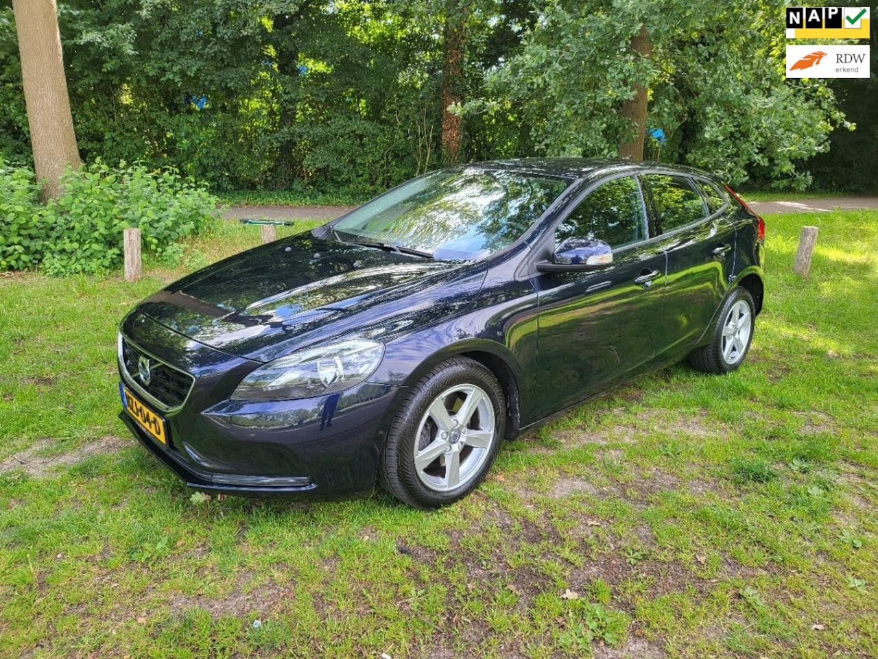 Volvo V40 - 2.0 T2 Momentum 2.0 T2 Momentum,Navi,Airco,Crause,Park,enz - AutoWereld.nl