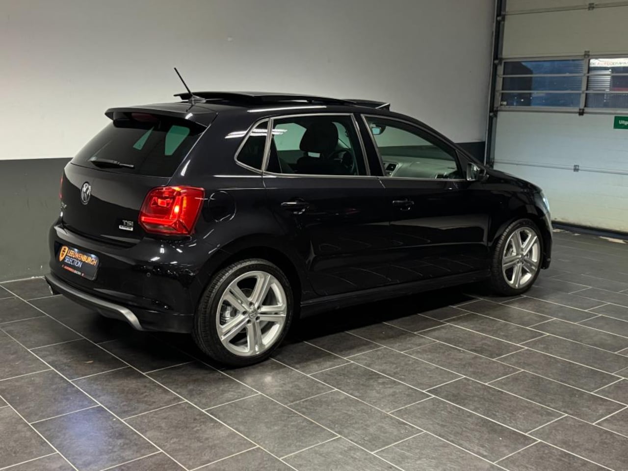 Volkswagen Polo - 1.2 TSI R-Line Pano Cruise Navi Stoelverw. - AutoWereld.nl
