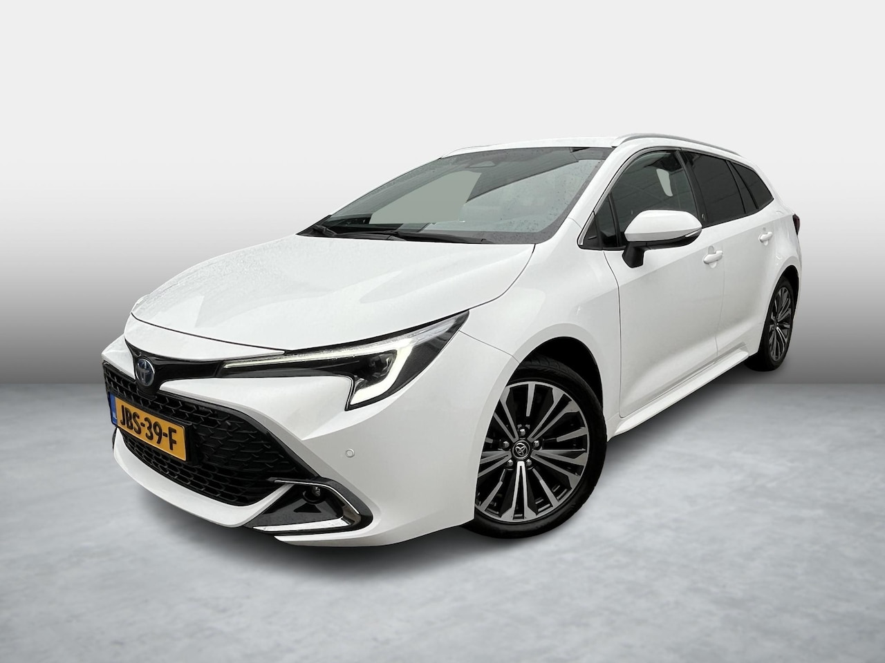 Toyota Corolla Touring Sports - Hybrid 200 Dynamic Premium all seasonbanden - AutoWereld.nl