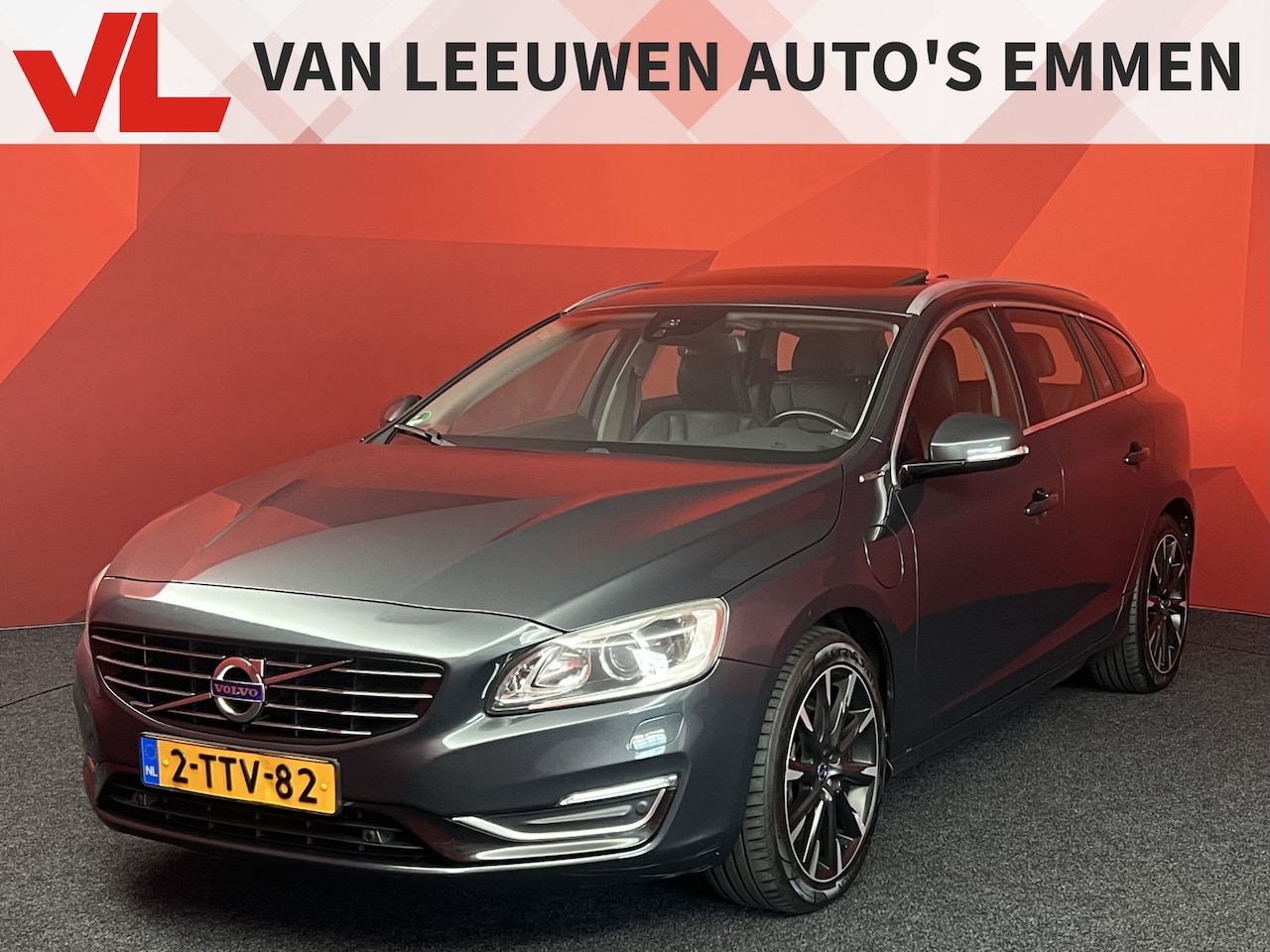 Volvo V60 - 2.4 D6 AWD Plug-In Hybrid Summum | Stoelverwarming | Navi | Trekhaak - AutoWereld.nl
