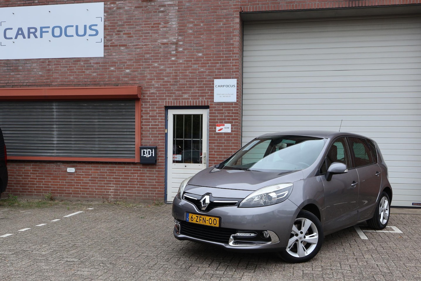 Renault Scénic - 1.2 TCe R-Cinéma APK Scherm 2e eigenaar PDC Leder Navi Cruise Airco NAP - AutoWereld.nl