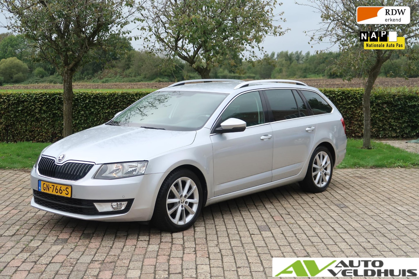 Skoda Octavia Combi - 1.2 TSI Greentech Ambition Businessline 1E EIG NL AUTO NAVI PDC - AutoWereld.nl