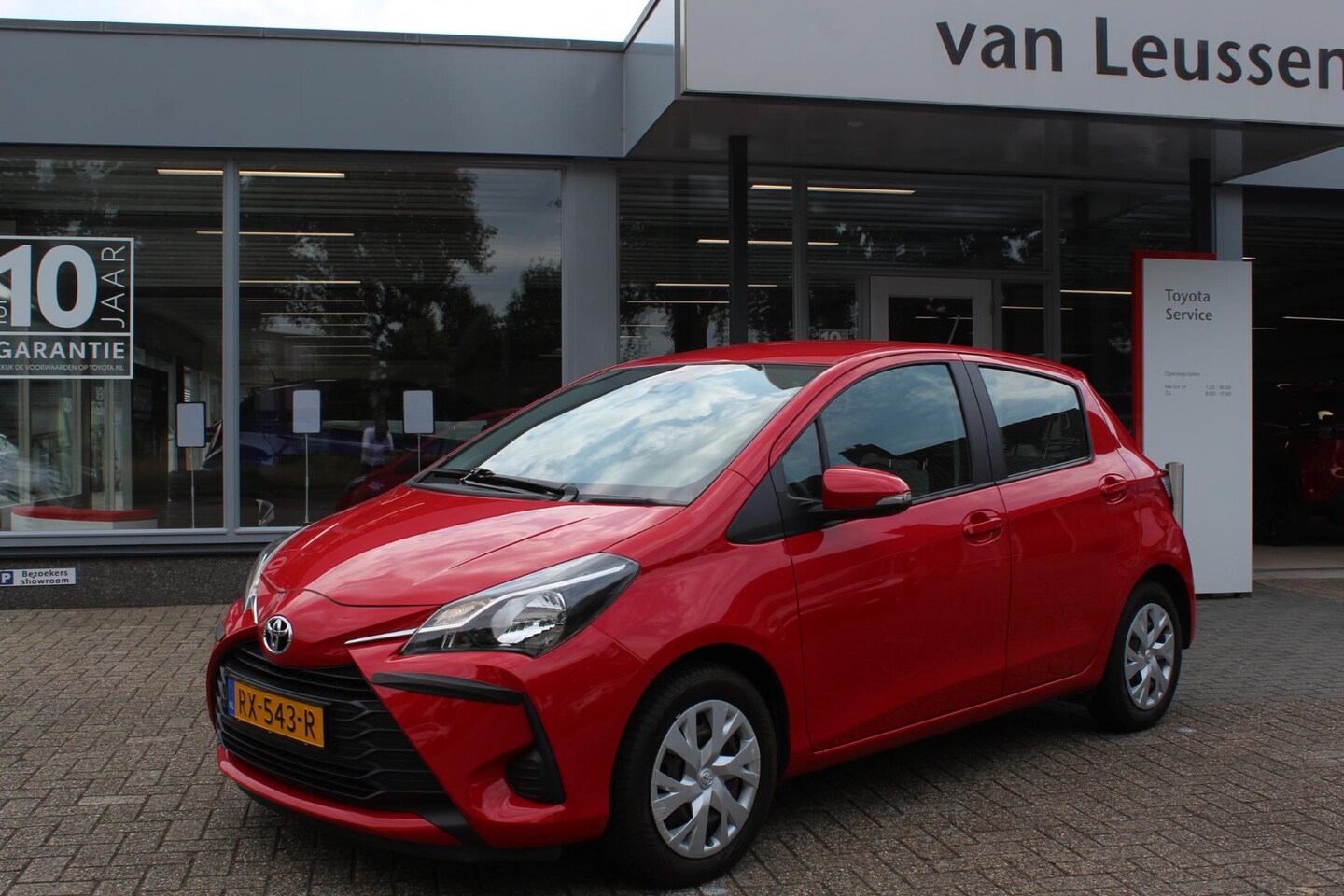 Toyota Yaris - 5-DEURS NL-AUTO ALL SEASON BANDEN AIRCO BLUETOOTH EL-RAMEN & SPIEGELS - AutoWereld.nl