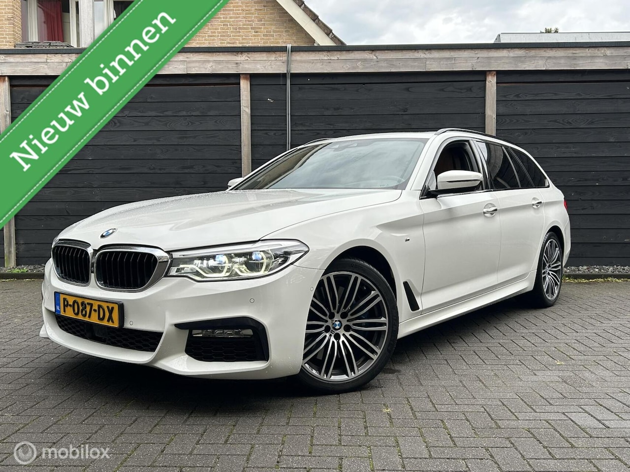 BMW 5-serie Touring - 540i xDrive High Executive Pano dak / trekhaak / vol leder - AutoWereld.nl