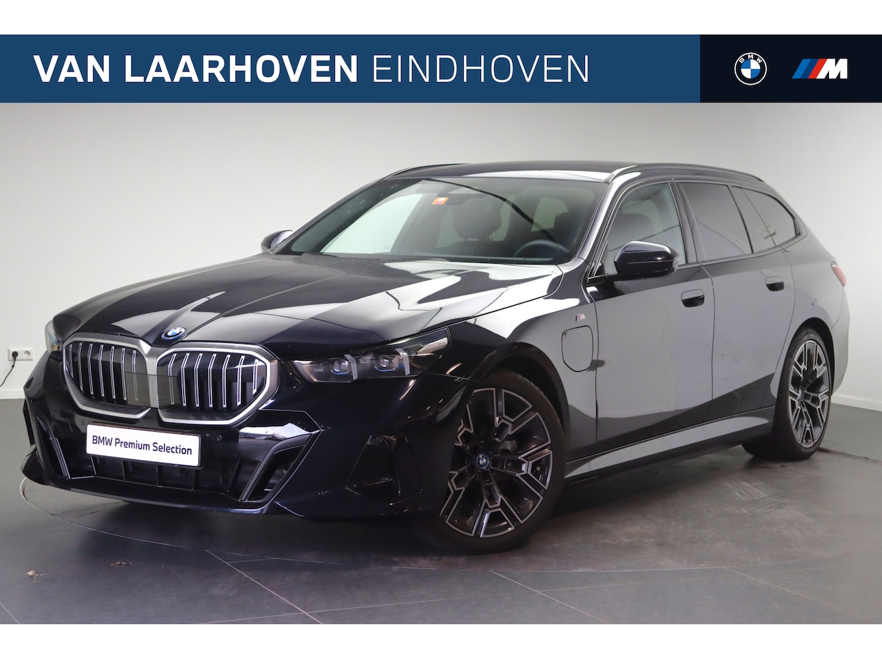 BMW 5-serie Touring - 530e M Sport Automaat / Trekhaak / Adaptieve LED / Parking Assistant / Comfort Access / St - AutoWereld.nl