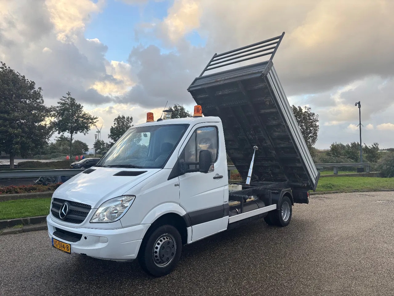 Mercedes-Benz Sprinter - 516NGT BENZINE/CNG GAS 3 Zijdige Kipper Automaat Trekhaak MARGE - AutoWereld.nl