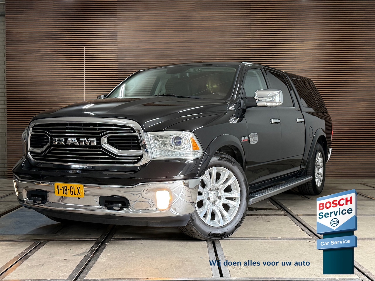 Dodge Ram 1500 - 5.7 V8 4x4 Crew Cab Longhorn | Full option | Luchtvering | Camera | Closed Cab | Top staat - AutoWereld.nl