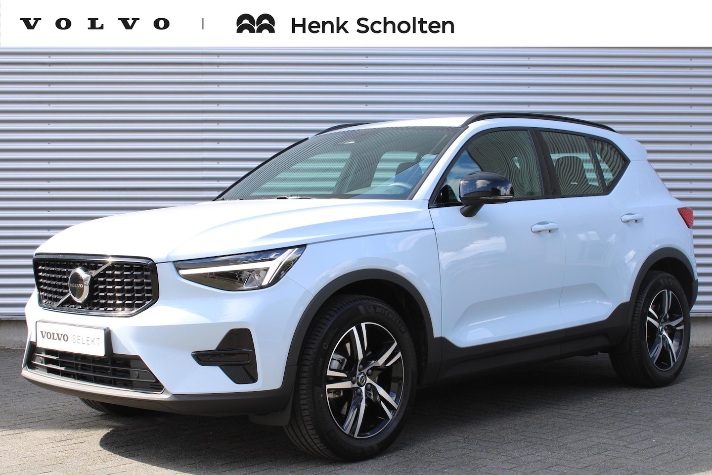 Volvo XC40 - 2.0 B4 Plus Dark | Lichtmetalen Velgen 6-Spaaks 18" | Keyless Entry + Keyless Start | Park - AutoWereld.nl