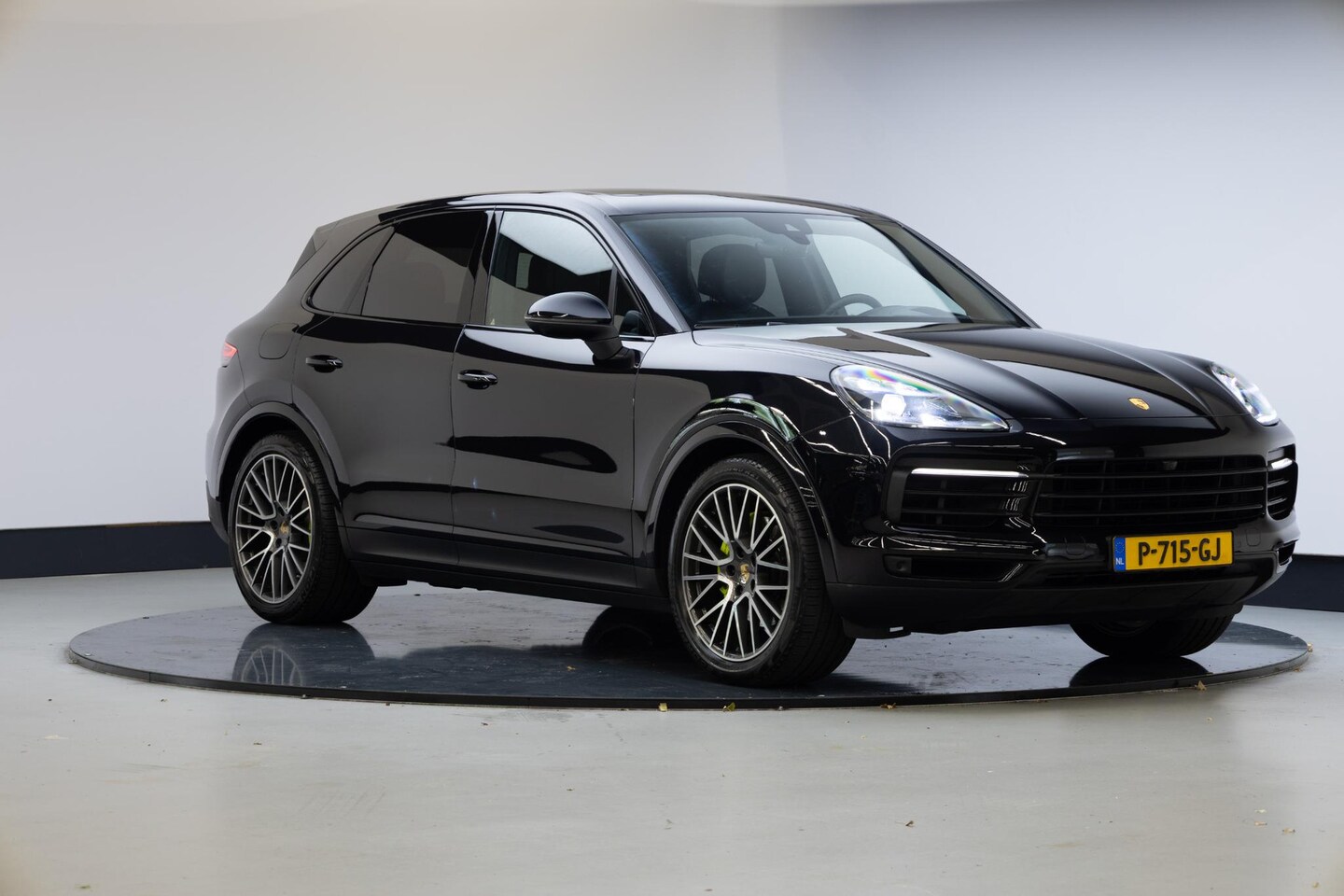 Porsche Cayenne - 3.0 E-Hybrid | 21 Inch | Panoramadak | Luchtvering | 360 Camera | Trekhaak | Leder | - AutoWereld.nl
